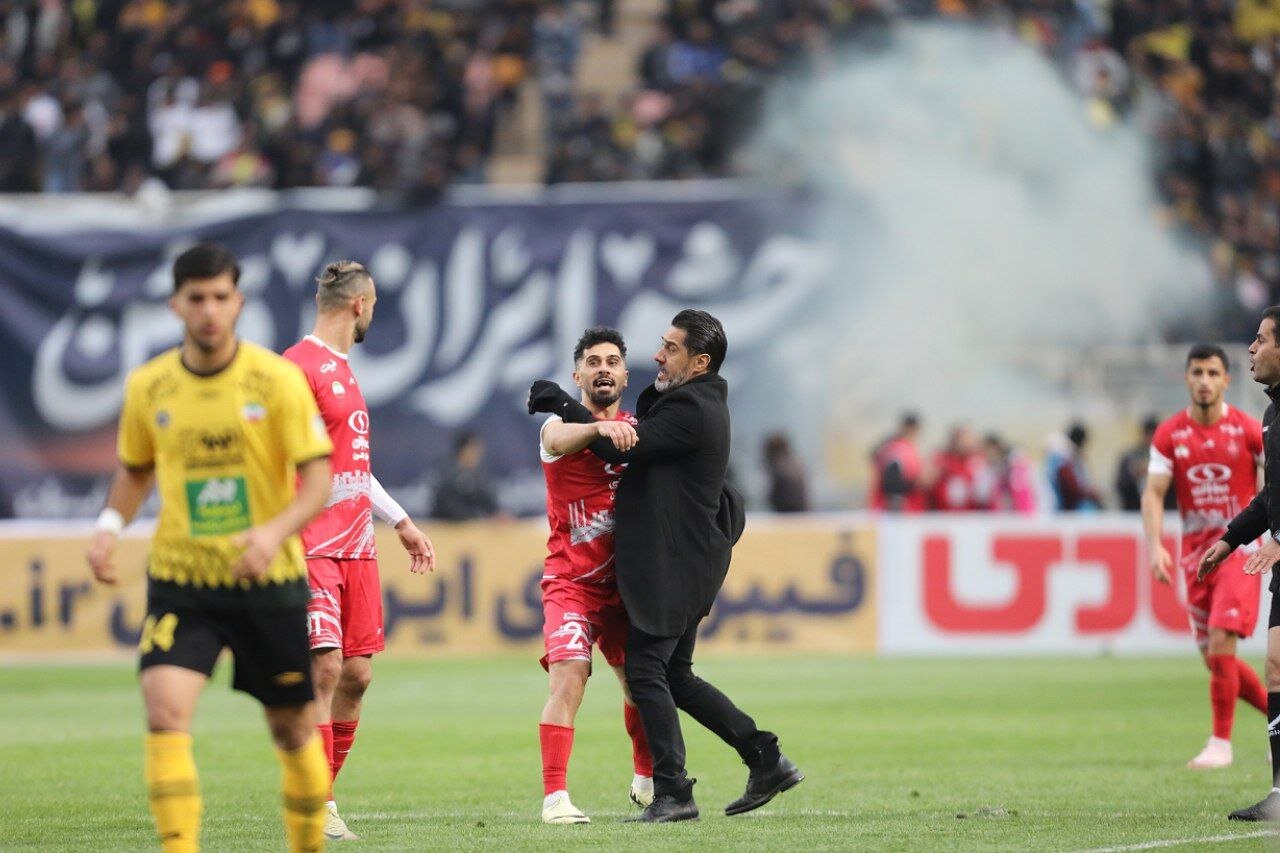 پرسپولیس باشگاه پرسپولیس: مدعی فرهنگ، اخلاق را باخت!