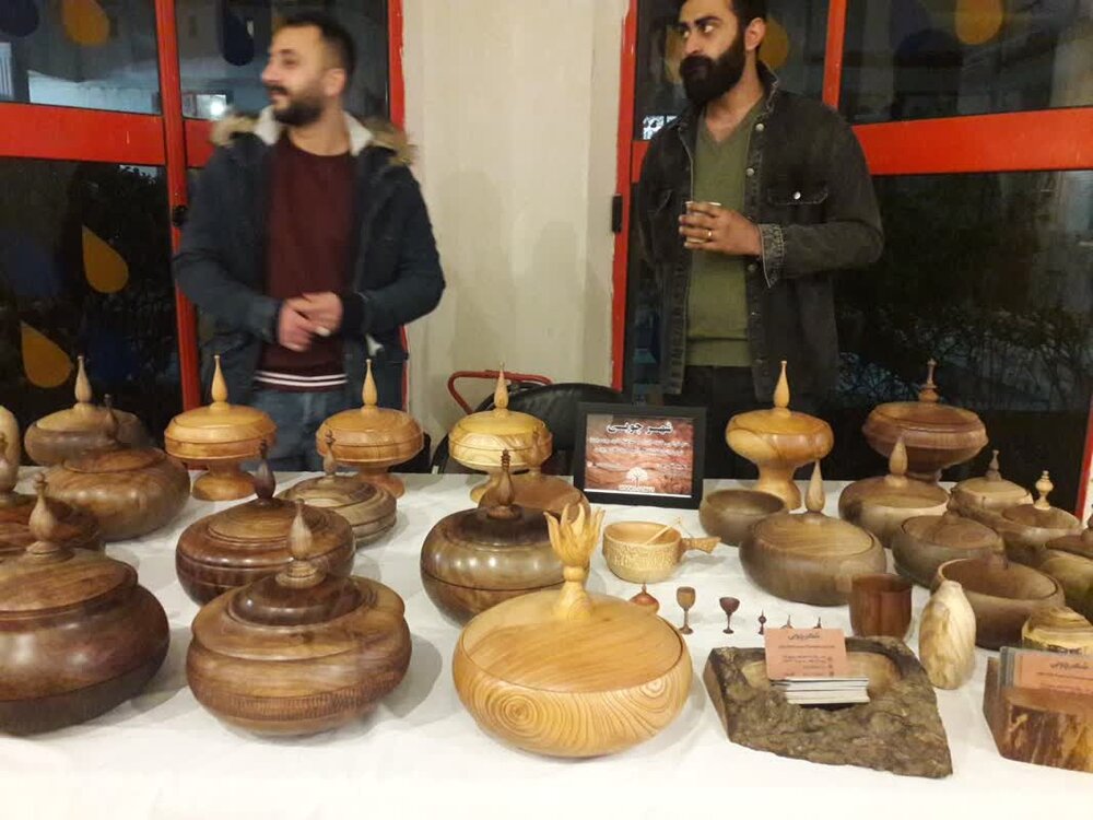 صنایع دستی حمایت از کار و سرمایه با تأکید بر صنایع دستی و اندیشه جوان ایرانی